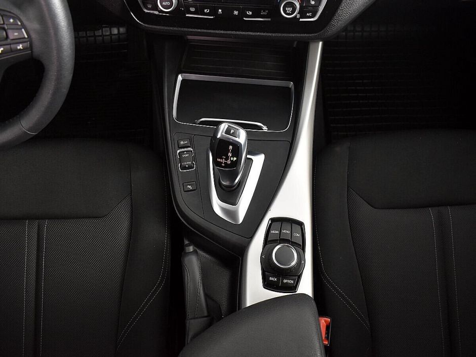 BMW 1 серии 1.5 АКПП, 2018, 68 000 км фото 6