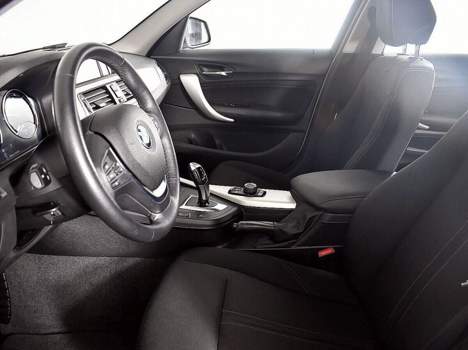 BMW 1 серии 1.5 АКПП, 2018, 74 000 км фото 3