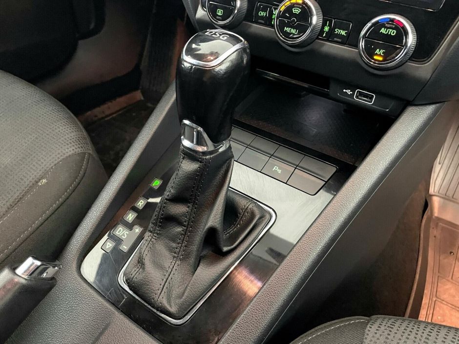 Skoda Octavia 1.8 РКПП, 2018, 59 000 км фото 10