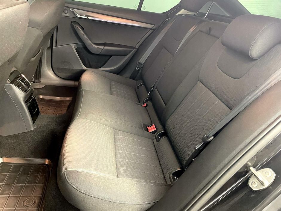 Skoda Octavia 1.8 РКПП, 2018, 59 000 км фото 13