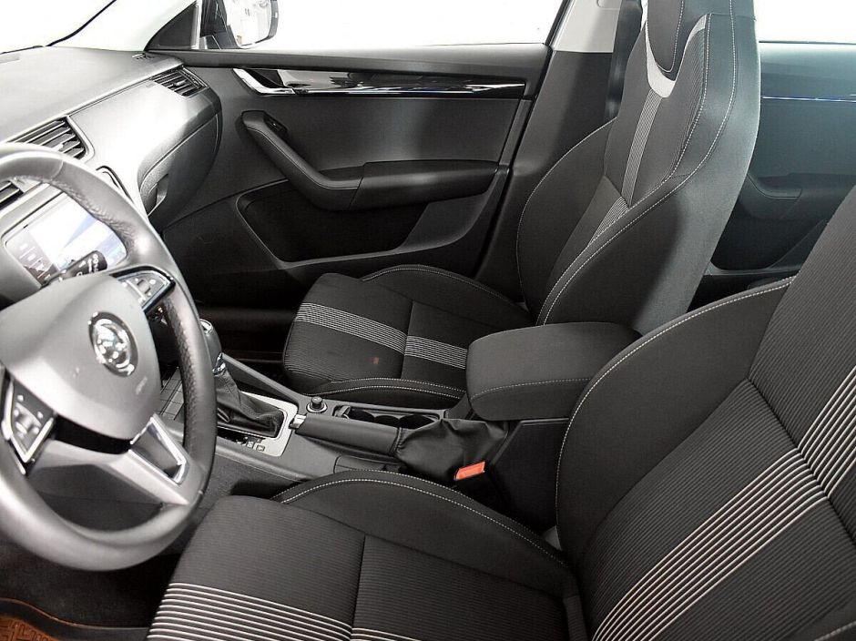 Skoda Octavia 1.5 РКПП, 2019, 50 000 км фото 3
