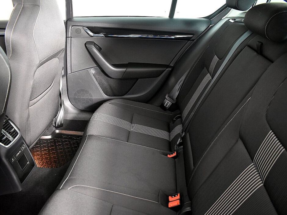 Skoda Octavia 1.5 РКПП, 2019, 50 000 км фото 9