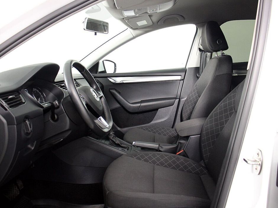 Skoda Octavia 1.6 АКПП, 2019, 47 000 км фото 3