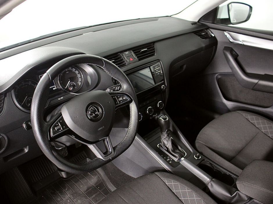 Skoda Octavia 1.6 АКПП, 2019, 47 000 км фото 4