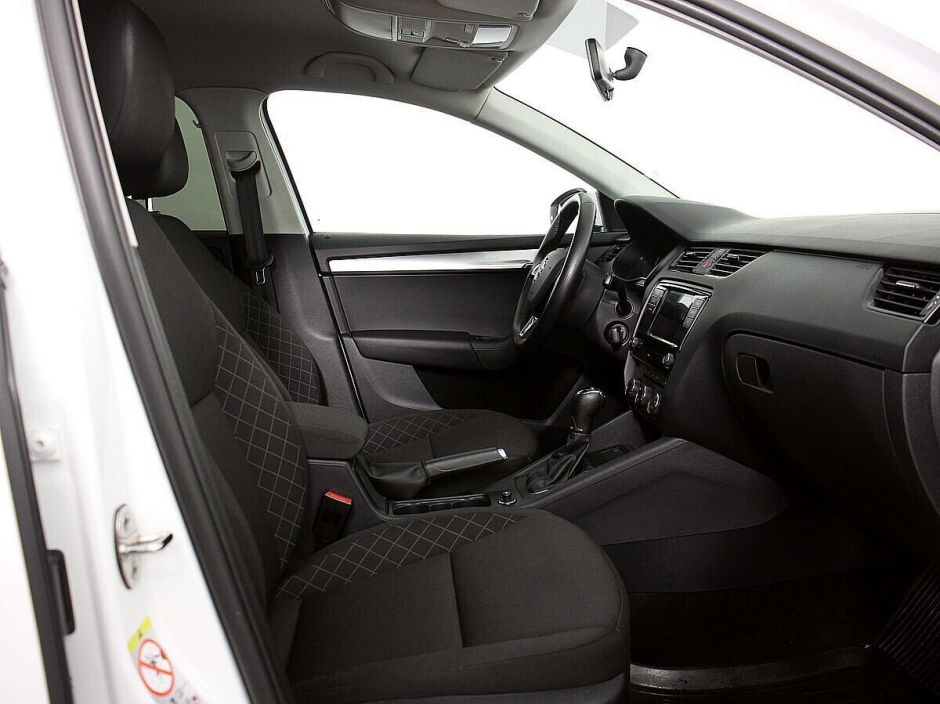 Skoda Octavia 1.6 АКПП, 2019, 47 000 км фото 7