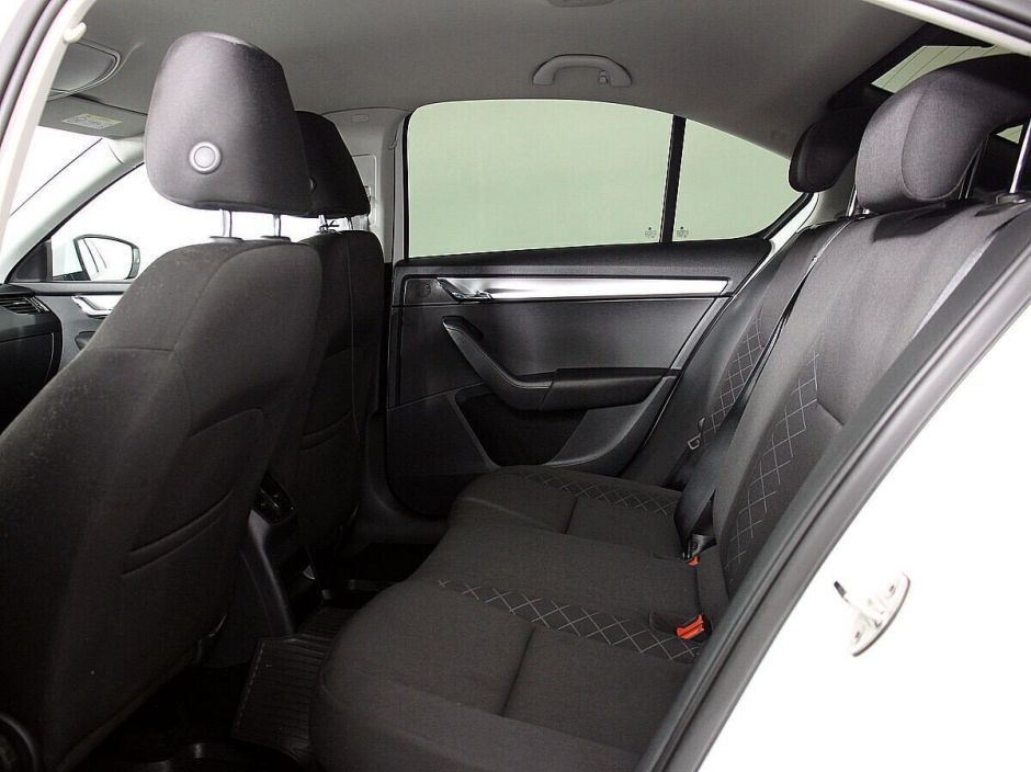 Skoda Octavia 1.6 АКПП, 2019, 47 000 км фото 9