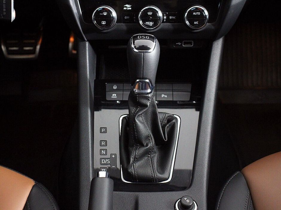 Skoda Octavia 1.8 РКПП, 2019, 56 000 км фото 7