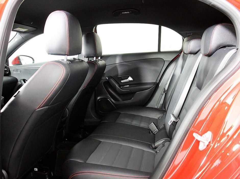 Mercedes-Benz A-Класс 1.3 РКПП, 2019, 58 000 км фото 8