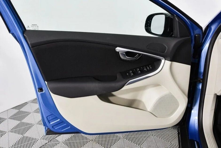 Volvo V40 1.6 РКПП, 2014, 114 000 км фото 3