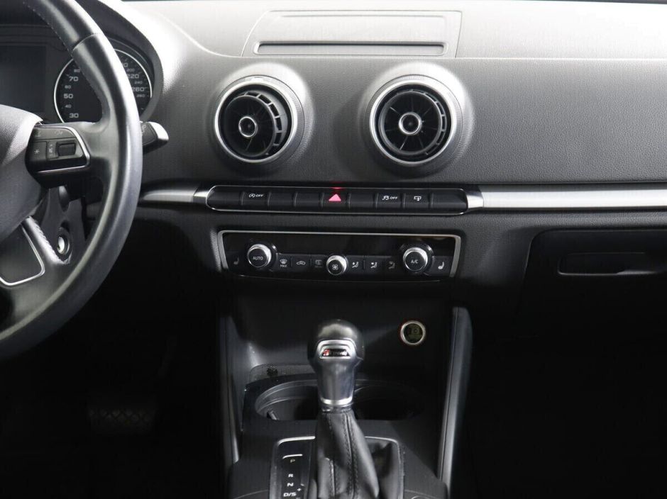 Audi A3 1.2 РКПП, 2015, 110 000 км фото 11