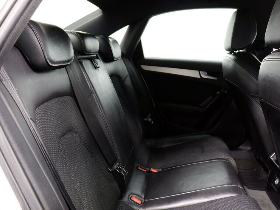 Audi A4 2.0 РКПП, 2011, 148 000 км фото 9