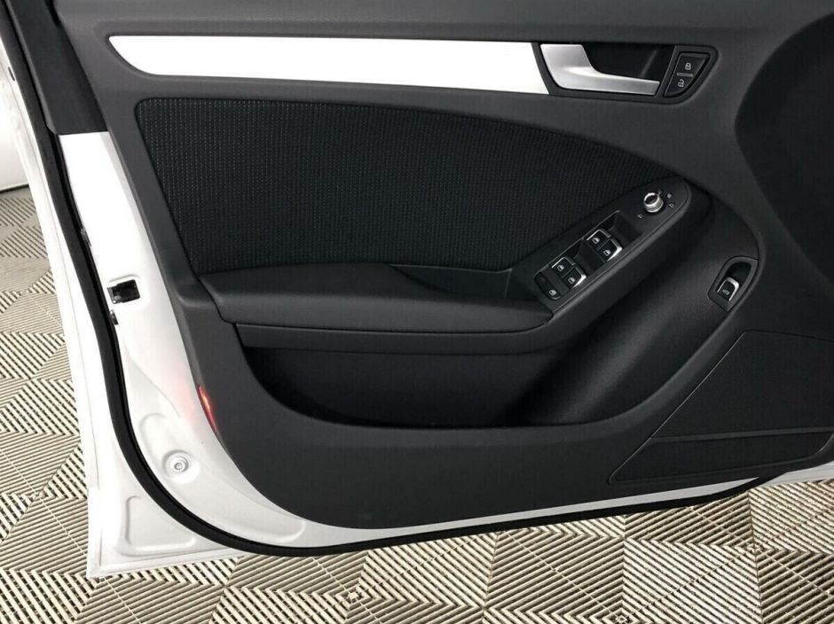 Audi A4 2.0 РКПП, 2015, 99 000 км фото 9