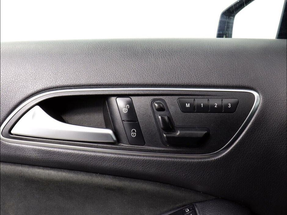 Mercedes-Benz GLA 1.6 РКПП, 2016, 83 000 км фото 6