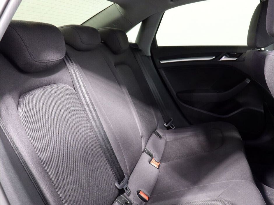 Audi A3 1.5 РКПП, 2020, 36 000 км фото 9