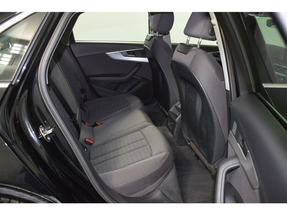 Audi A4 2.0 РКПП, 2016, 93 000 км фото 16