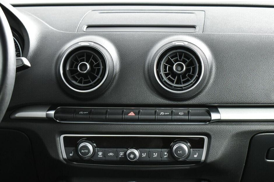 Audi A3 1.5 РКПП, 2018, 64 000 км фото 11