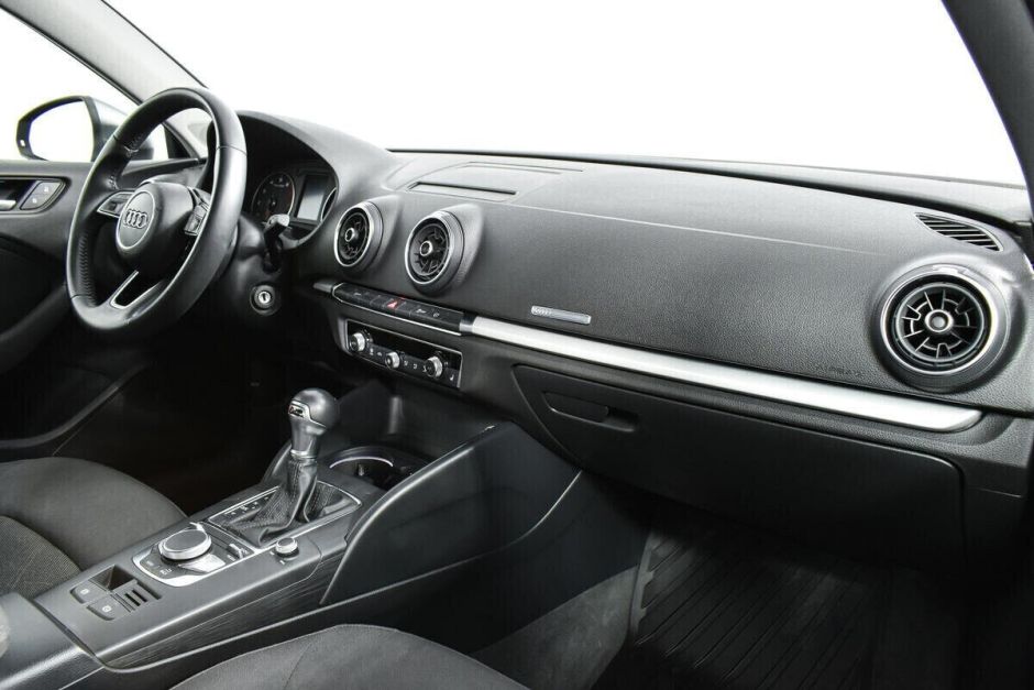 Audi A3 1.5 РКПП, 2018, 64 000 км фото 12