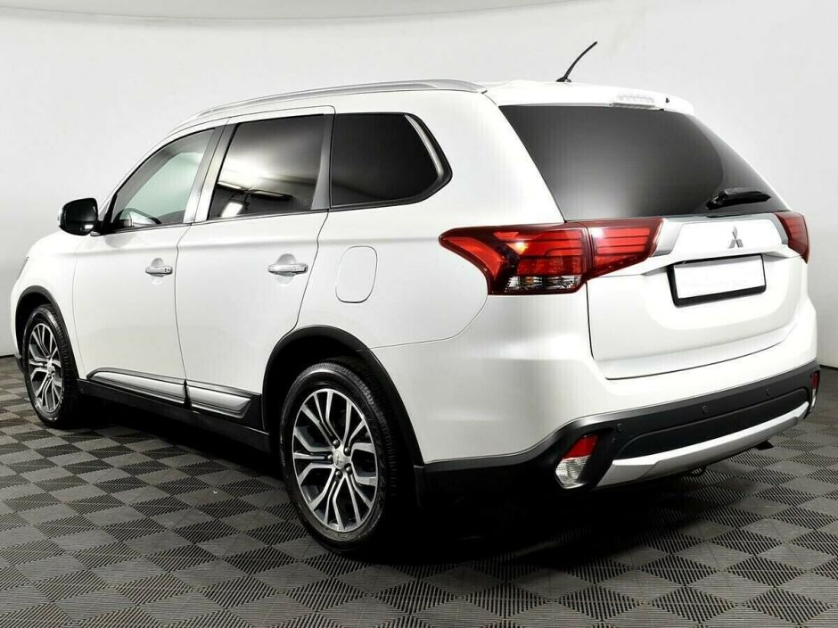 Mitsubishi Outlander 2.4 CVT, 2018, 61 000 км фото 3