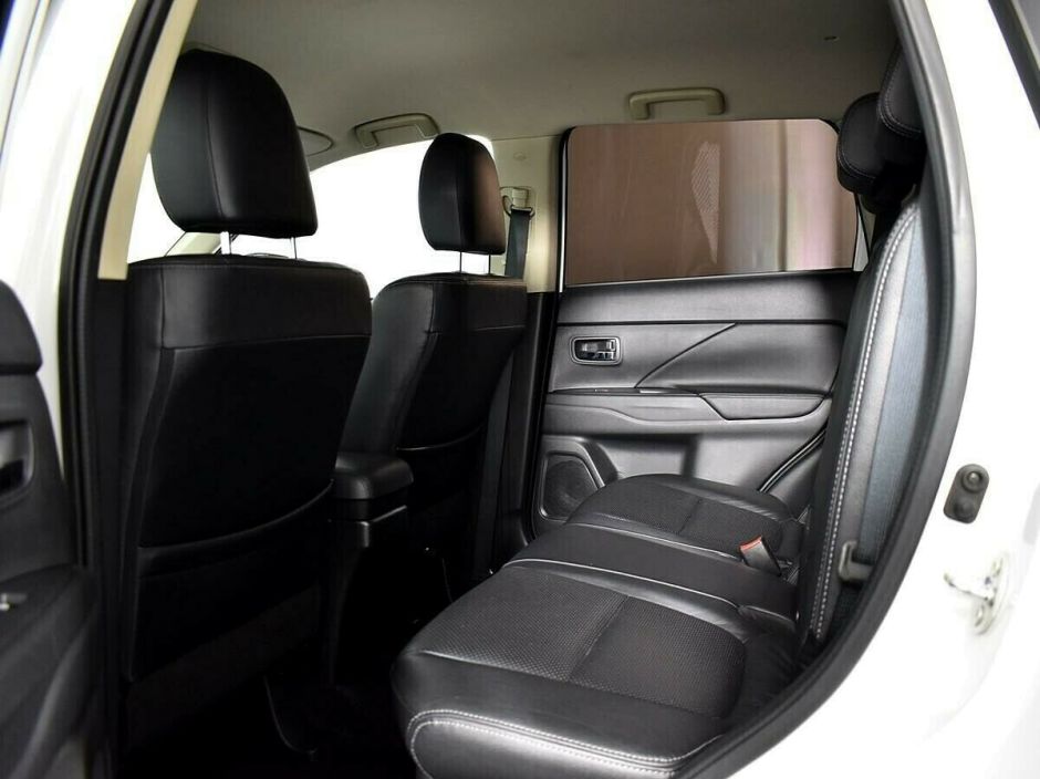 Mitsubishi Outlander 2.4 CVT, 2018, 61 000 км фото 6