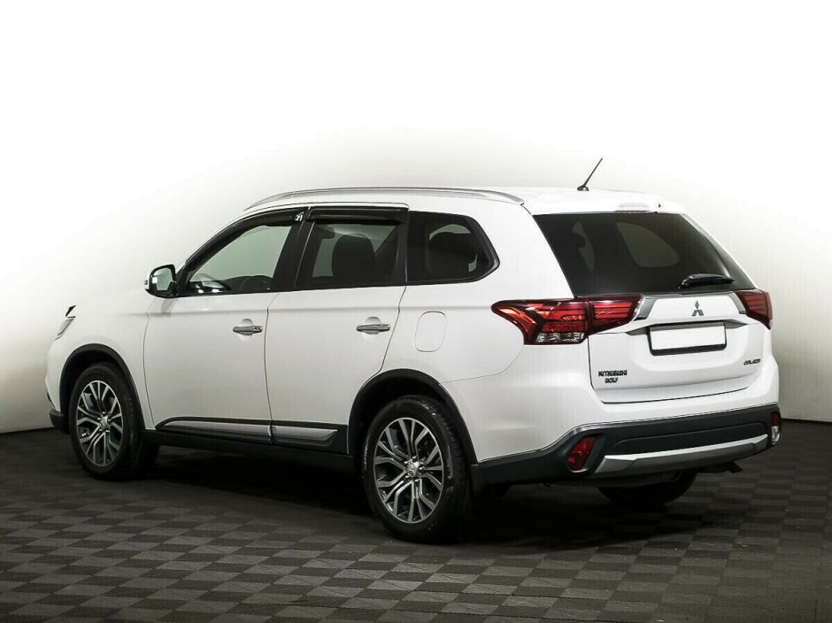 Mitsubishi Outlander 2.4 CVT, 2018, 67 000 км фото 4