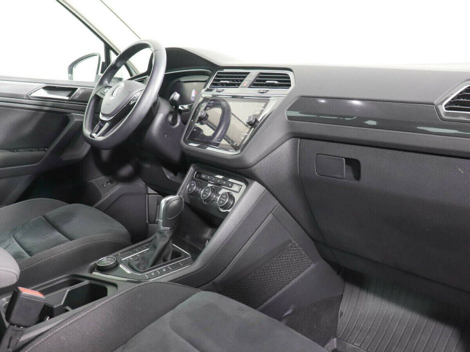 Volkswagen Tiguan 1.5 РКПП, 2018, 65 000 км фото 5