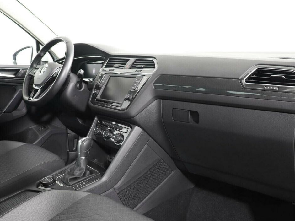 Volkswagen Tiguan 2.0 РКПП, 2018, 65 000 км фото 5