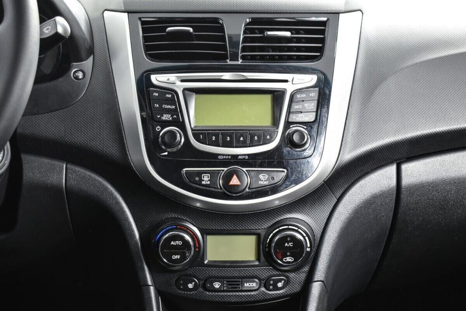 Hyundai Solaris 1.6 МКПП, 2013, 125 000 км фото 7