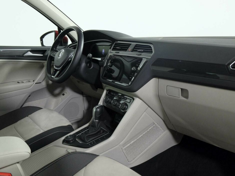 Volkswagen Tiguan 2.0 АКПП, 2018, 59 000 км фото 5