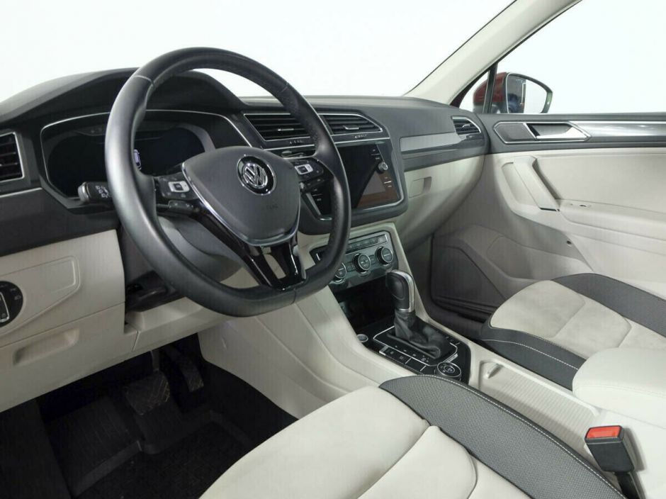 Volkswagen Tiguan 2.0 АКПП, 2018, 59 000 км фото 6