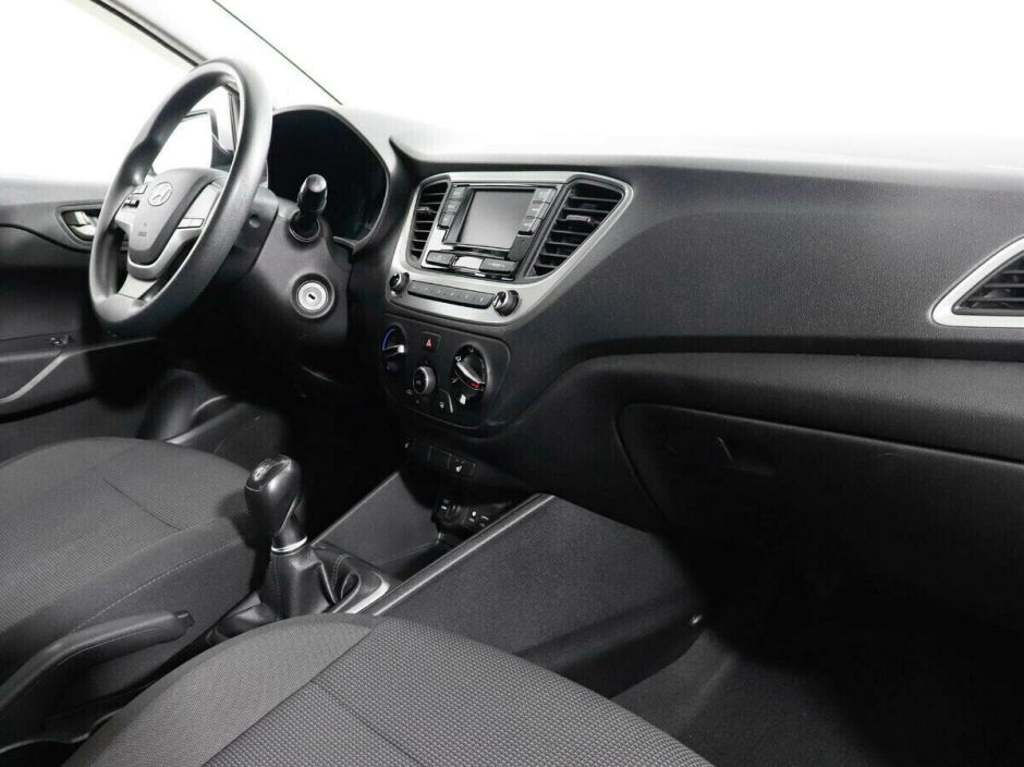 Hyundai Solaris 1.6 МКПП, 2018, 71 000 км фото 9