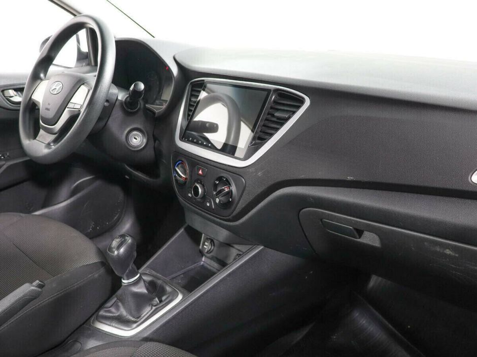 Hyundai Solaris 1.6 МКПП, 2018, 59 000 км фото 8