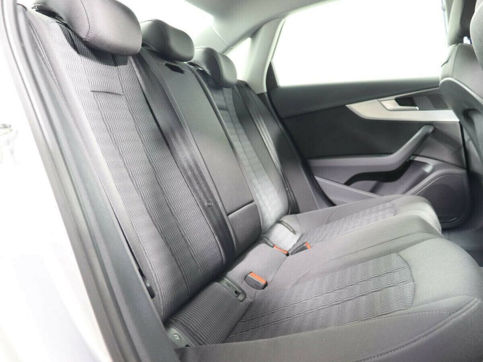 Audi A4 2.0 РКПП, 2018, 73 000 км фото 9