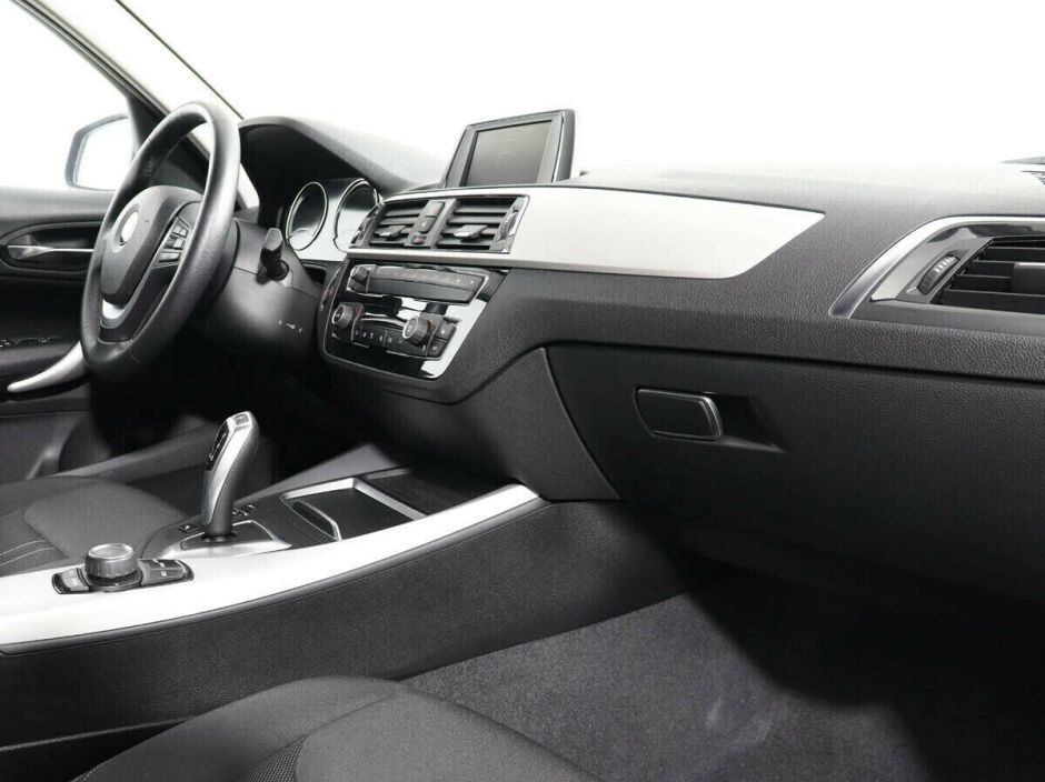 BMW 1 серии 1.5 АКПП, 2018, 67 000 км фото 7