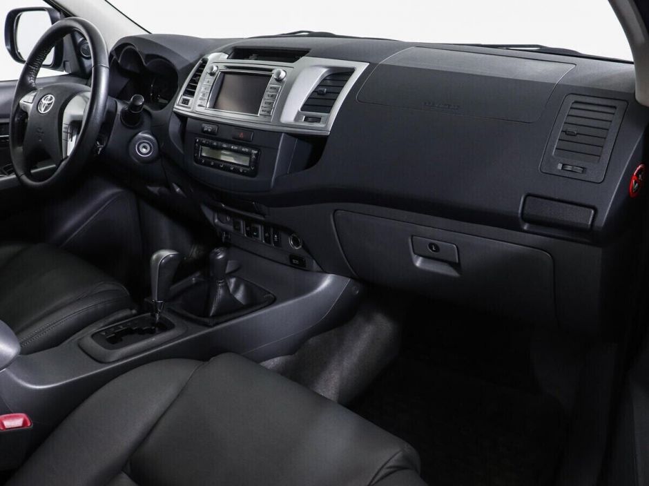 Тойота хайлюкс полуторная кабина. Toyota hilux 2013. Тойота хайлюкс на механике. Тойота хайлюкс 2022. Кабина хайлюкс.