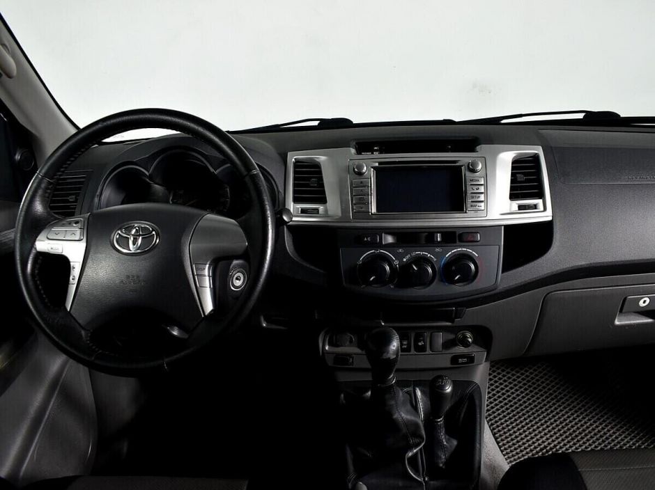 Toyota Hilux 2.5 МКПП, 2013, 134 000 км фото 6