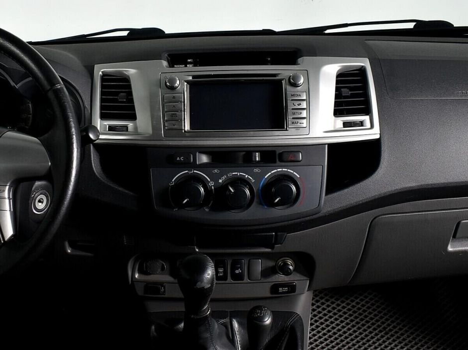 Toyota Hilux 2.5 МКПП, 2013, 134 000 км фото 7