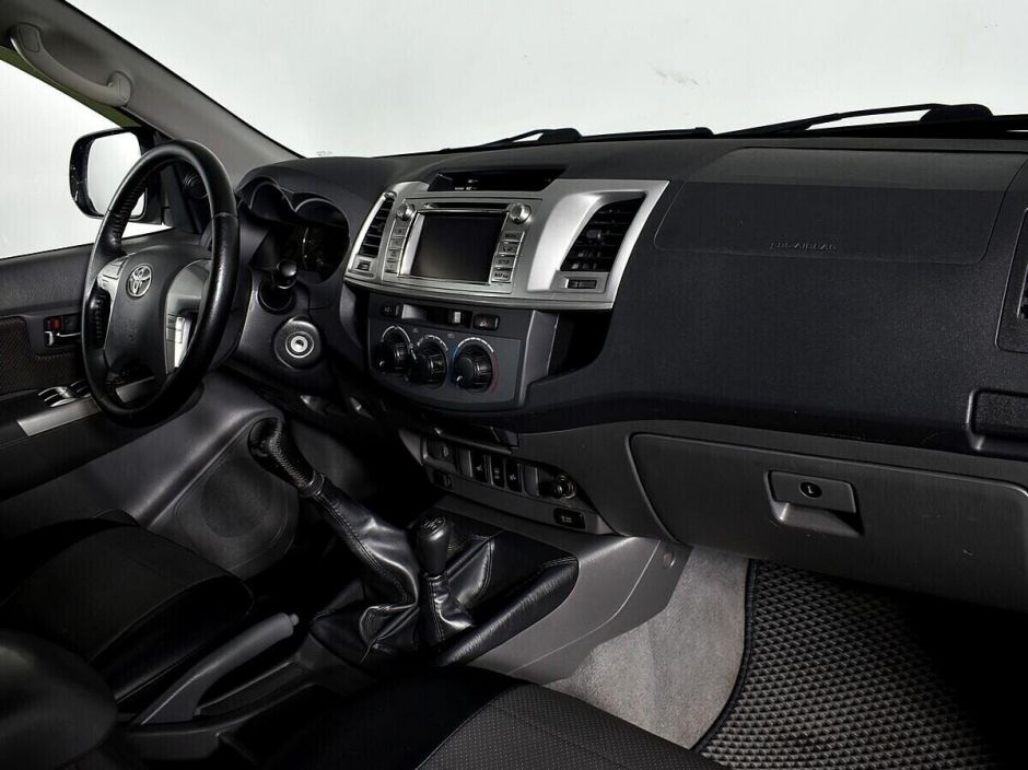 Toyota Hilux 2.5 МКПП, 2013, 134 000 км фото 8