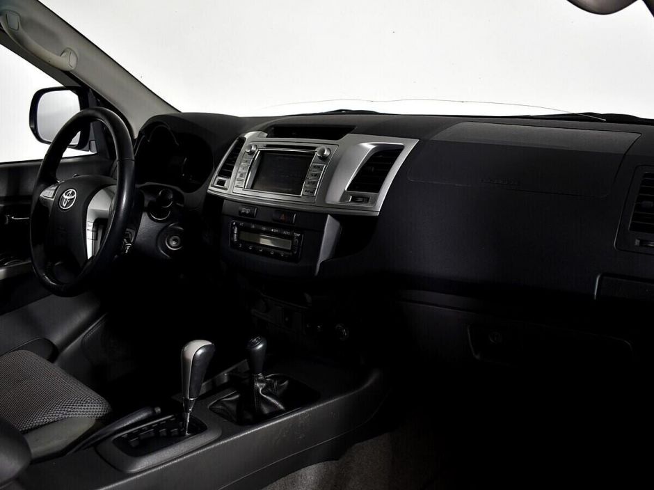 Toyota Hilux 3.0 АКПП, 2013, 133 000 км фото 8