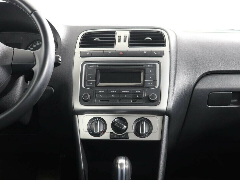 Volkswagen Polo 1.6 АКПП, 2011, 155 000 км фото 7