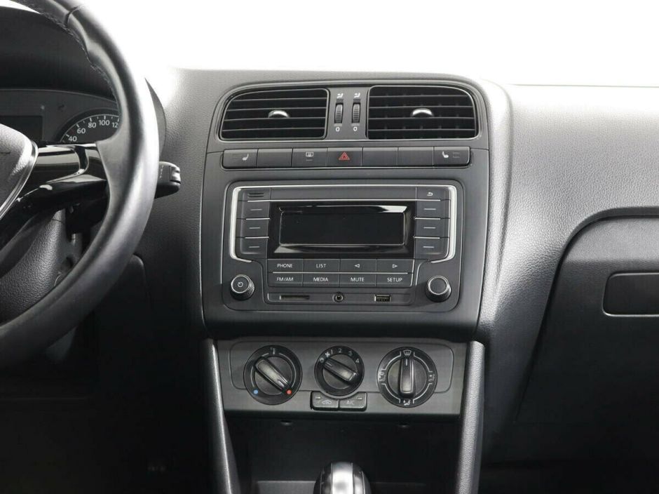 Volkswagen Polo 1.6 АКПП, 2017, 83 000 км фото 8