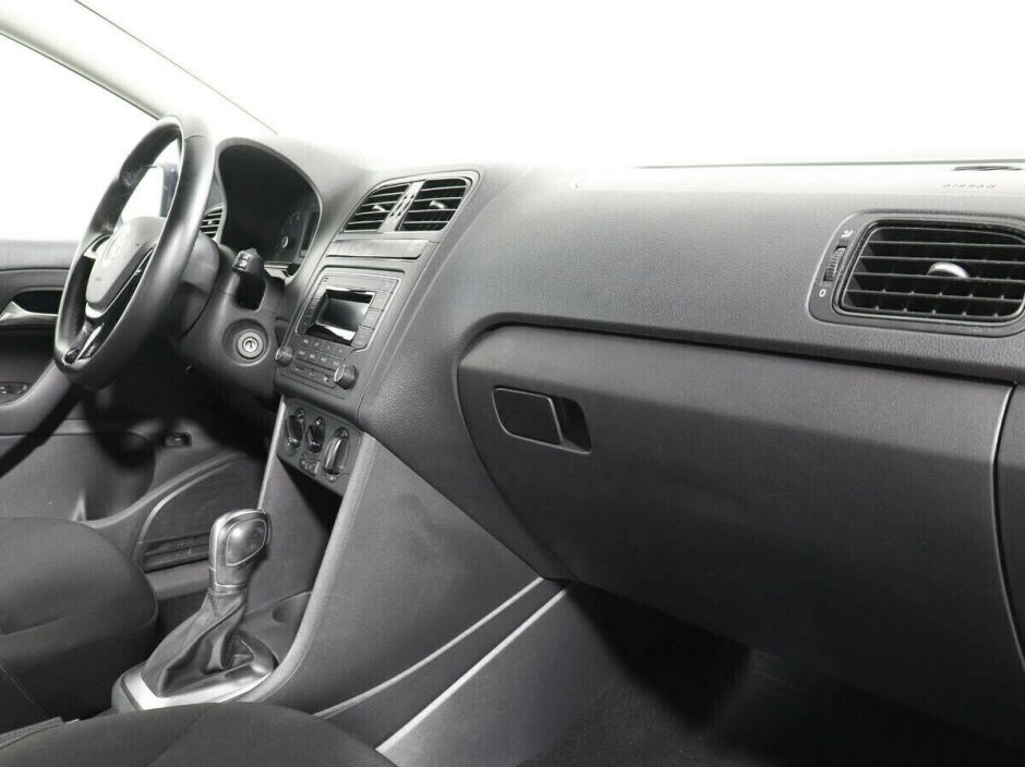 Volkswagen Polo 1.6 АКПП, 2017, 83 000 км фото 9