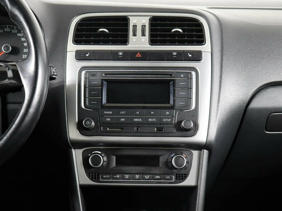 Volkswagen Polo 1.6 АКПП, 2016, 90 000 км фото 6