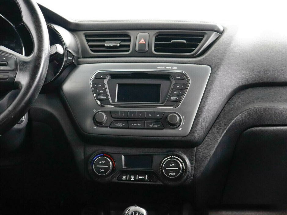 Kia Rio 1.6 МКПП, 2013, 130 000 км фото 8