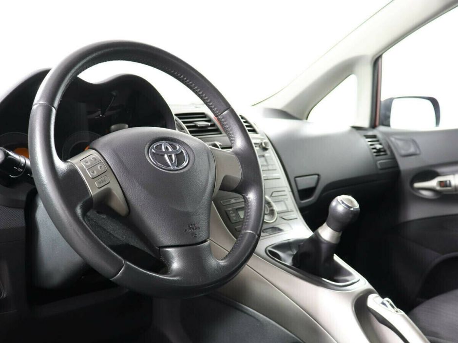 Toyota Auris 1.6 МКПП, 2010, 170 000 км фото 6