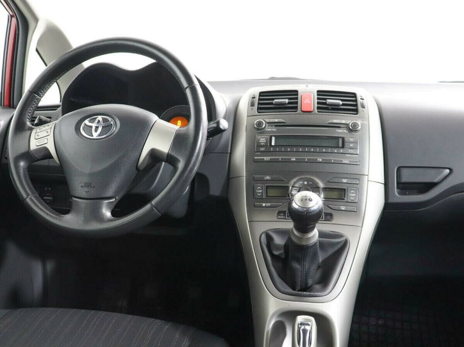 Toyota Auris 1.6 МКПП, 2010, 170 000 км фото 7