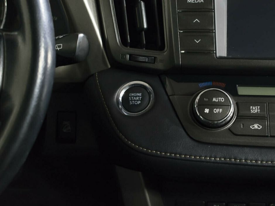 Toyota RAV4 2.2 АКПП, 2013, 125 000 км фото 10