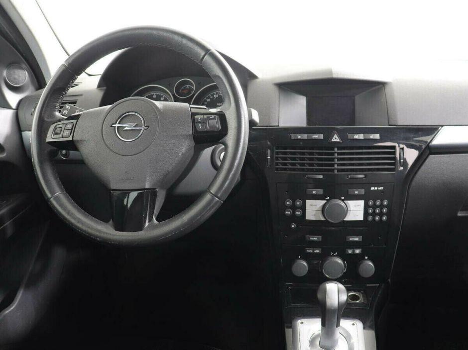 Opel Astra 1.6 РКПП, 2012, 138 000 км фото 6