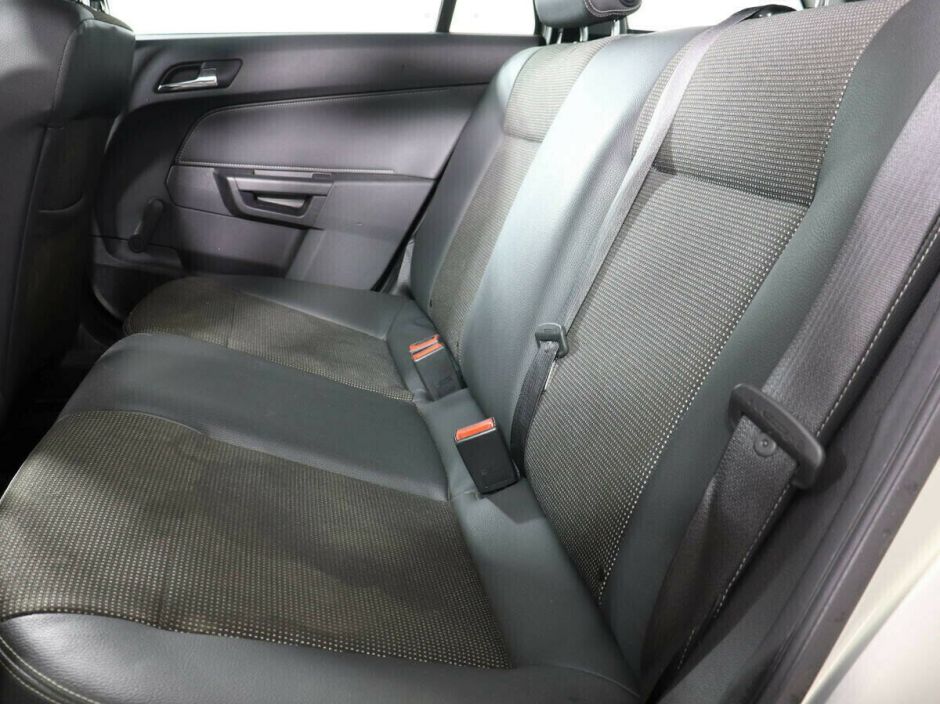 Opel Astra 1.6 РКПП, 2012, 138 000 км фото 9