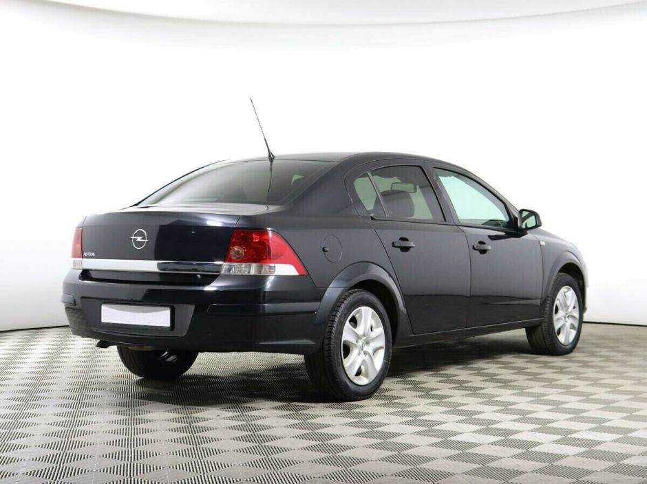 Opel Astra 1.8 МКПП, 2012, 143 000 км фото 3