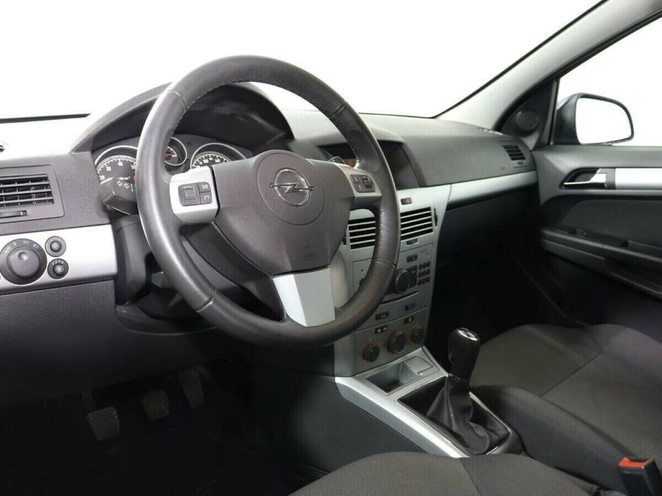 Opel Astra 1.8 МКПП, 2012, 143 000 км фото 5